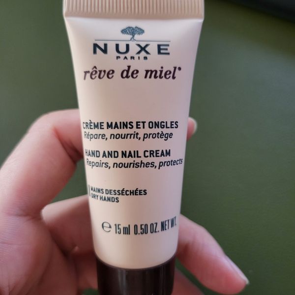 Kem dưỡng da tay và móng Nuxe Reve de Miel  hand and nail cream