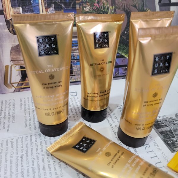 Tẩy tế bào chết da tay Rituals of Ayurveda hand scrub 100ml