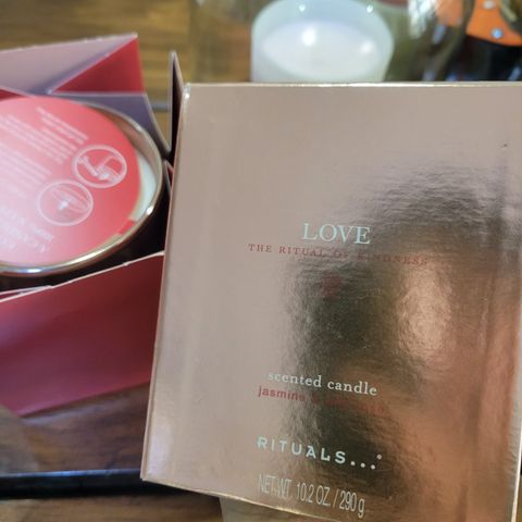 Nến thơm Rituals LOVE Scented Candle Limitted collection 290g