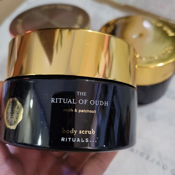 Muối tắm tẩy da chết Rituals Of OUDH Body Scrub 250g