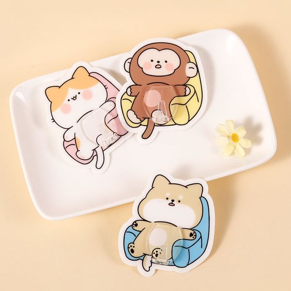 Móc treo không viền nhân vật hoạt hình ngồi sofa - 3 cái