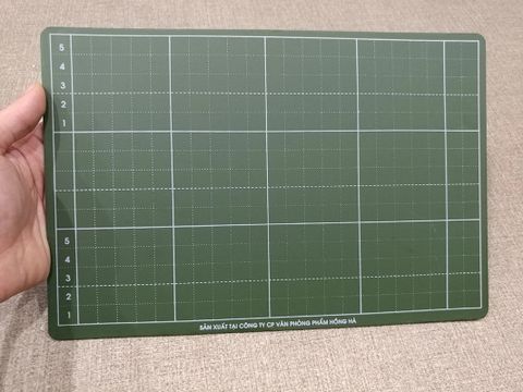 Bảng Phấn Học Sinh Mặt Gỗ - Kẻ Ô - Hồng Hà 3477 - Màu Xanh Rêu