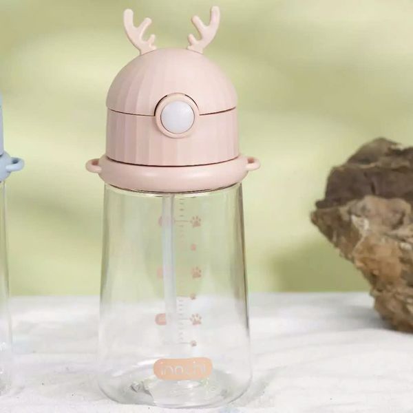 Bình nước trẻ em inochi, thiết kế kèm ống hút chống sặc, nhựa an toàn, có kèm dây đeo. Bình đựng nước cho bé