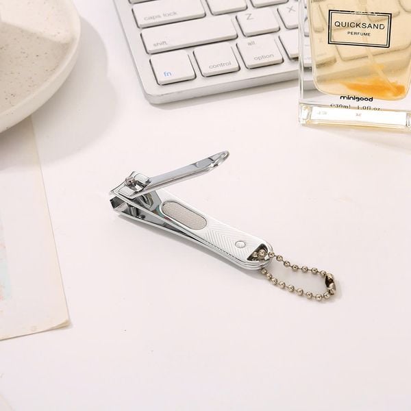 Cắt móng Shin-chan