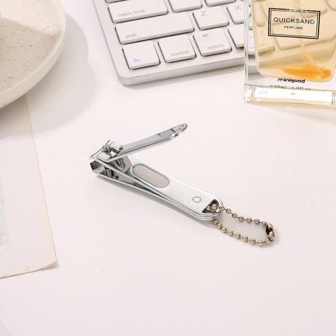 Cắt móng Shin-chan