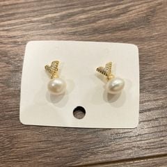 Khuyên Bông Tai Bạc 925 Mạ Vàng Chữ V Đơn Giản MADAME HIEN PEARLS Cho Nữ BTN043