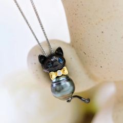 Mặt Dây Chuyền Chú Mèo Đeo Nơ Đính Ngọc Trai Tự Nhiên Đáng Yêu MADAME HIEN PEARLS MT038