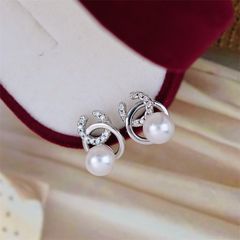 Bông Tai Ngọc Trai Tự Nhiên Dáng Channel Cách Điệu Đáng Yêu MADAME HIEN PEARLS Cho Nữ BTN050