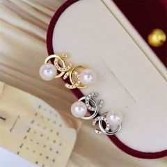 Bông Tai Ngọc Trai Tự Nhiên Dáng Channel Cách Điệu Đáng Yêu MADAME HIEN PEARLS Cho Nữ BTN050