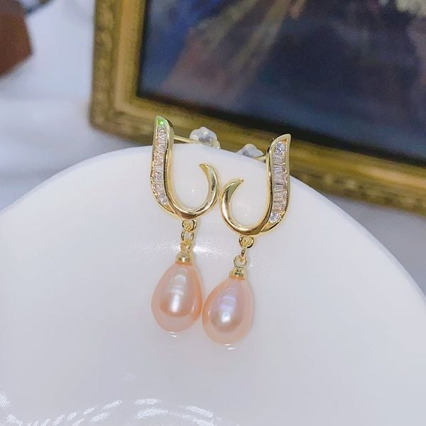 Bông Tai Ngọc Trai Tự Nhiên Tua Rua Ngắn Hạt Gạo Mặt J Đính Đá Quý MADAME HIEN PEARLS Nữ Tính BTG140