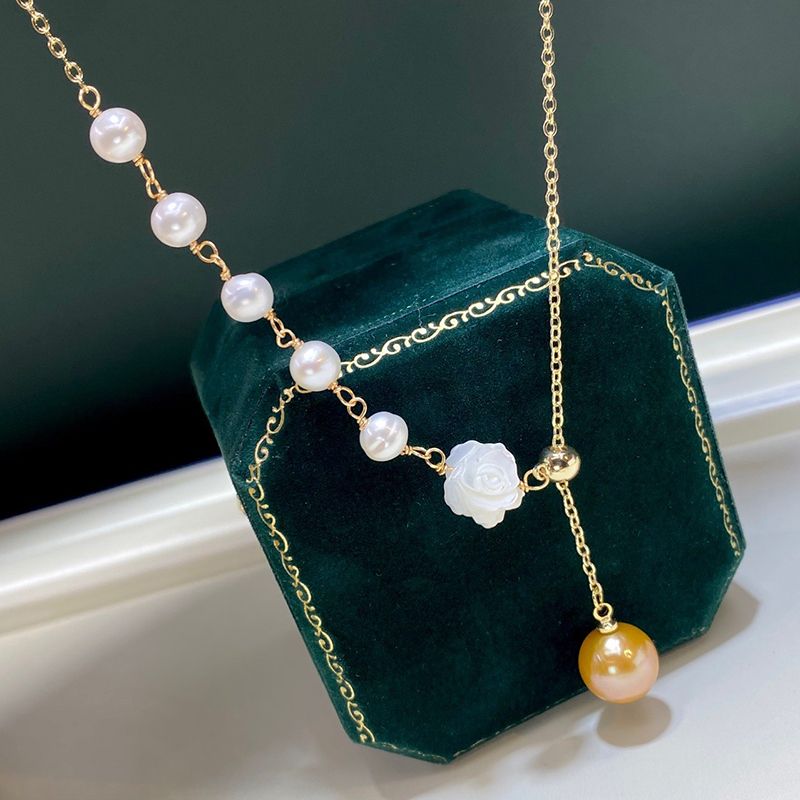 Vòng Cổ Mặt Vỏ Sò Hoa Hồng Đính Mặt Ngọc Trai Tròn Vàng Sang Trọng MADAME HIEN PEARLS MT020