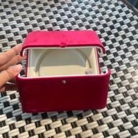 Hộp đựng bộ trang sức bằng nhung MADAME HIEN PEARLS 18cm x 18cm x 3cm sang trọng làm quà tặng PKG026