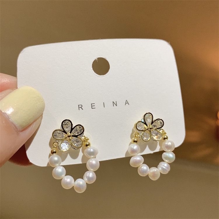 Bông Tai Đính Ngọc Trai Vòng Tròn Tự Nhiên Bạc 925 Mạ Mặt Hình Hoa MADAME HIEN PEARLS BTT015