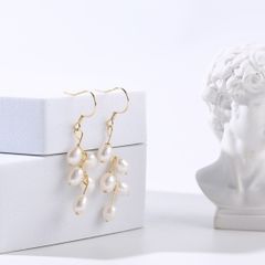 Bông Tai MADAME HIEN PEARLS Bạc 925 Mạ Đính Ngọc Trai Tua Rua Hình Hạt Gạo BTG019