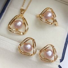 Bộ Set Nữ Trang Vòng cổ, Nhẫn Và Bông Tai Mạ Vàng Đính Ngọc Trai Nuôi Tự Nhiên cao cấp Bộ trang sức vòng đôi tam giác đơn giản sang trọng SP213