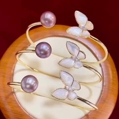 Vòng Tay MADAME HIEN PEARLS Titan 18K Còng Đính Hạt trai Nước Ngọt Tự Nhiên Hình Bướm Sang Trọng VTT011