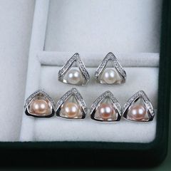 Bông Tai Ngọc Trai MADAME HIEN PEARLS Hình Học Tam Giác Đính Đá sang trọng BTN003