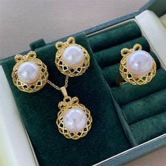 Bộ Set Nữ Trang Nơ Hoa Lưới Rỗng Bạc S925 Mạ Vàng 18K Đính Ngọc Trai Tự Nhiên Nước Ngọt Sang Trọng Đẳng Cấp SPS038TRV
