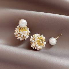 Bông Tai Hoa Cẩm Tú Cầu 3D Vỏ Sò Đính Ngọc Trai Nuôi Tự Nhiên Quý Phái 2 Kiểu Đeo Linh Hoạt MADAME HIEN PEARLS Cho Nữ BTN039