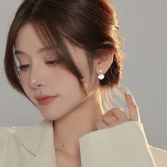 Bông Tai Ngọc Trai Nước Ngọt Sò Biển MADAME HIEN PEARLS Tươi Mới Cho Nữ BTN001