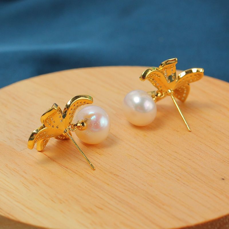 Bông Tai Ngọc Trai Tự Nhiên Mặt Hoa Ly Khung Vàng  Đính Đá Zircon MADAME HIEN PEARLS Cho Nữ BTN191V