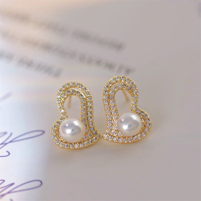 Bông Tai Ngọc Trai Tự Nhiên Trái Tim Cong Lượn Điệu Đà Viền Đá Quý MADAME HIEN PEARLS Cho Nữ BTN242