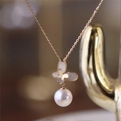 Vòng cổ Bướm Hai Lớp Cánh Mạ Vàng Dày Mặt Bướm Ngọc Trai Nước Ngọt MADAME HIEN PEARL Tươi Tắn Tự Nhiên MN015