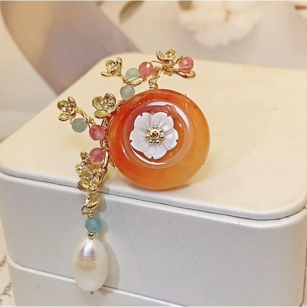 Trâm Cài Áo MADAME HIEN PEARLS Ghim Cài Hình Hoa Đào Đính Hạt Trai Tự Nhiên Phối Tua PKC004
