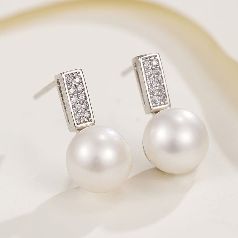 Bông Tai Ngọc Trai Tự Nhiên Mặt Thanh Đơn Giản Đính 10 Hạt Đá Quý MADAME HIEN PEARLS BTN134