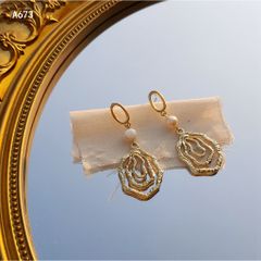 Bông Tai Lá Kim Đính Ngọc Trai MADAME HIEN PEARLS Sang Trọng Phong Cách Châu Âu BTB057