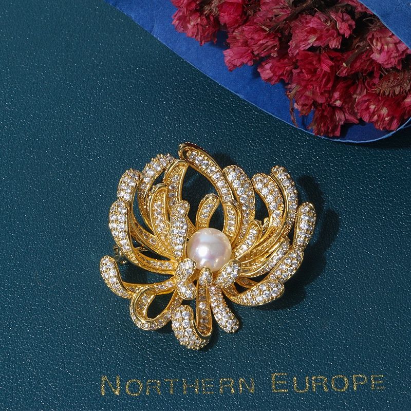 Ghim Cài Áo Hoa Sen 3D Đính Đá và Ngọc Trai Tự Nhiên Thời Trang MADAME HIEN PEARLS Quý Phái PKC002