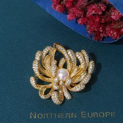 Ghim Cài Áo Hoa Sen 3D Đính Đá và Ngọc Trai Tự Nhiên Thời Trang MADAME HIEN PEARLS Quý Phái PKC002