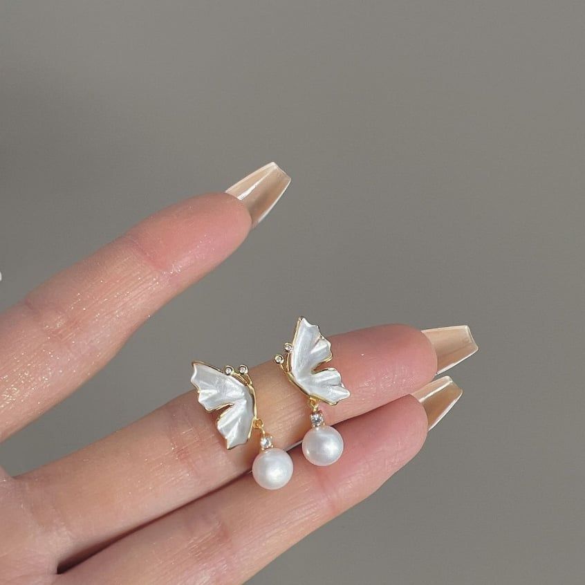 Bông Tai Hình Bướm Trắng Đính Ngọc Trai MADAME HIEN PEARLS Xinh Xắn Phong Cách Châu Âu BTN031