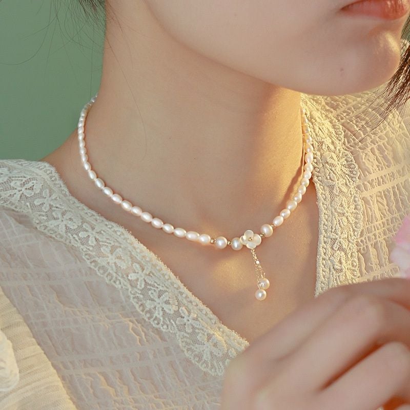 Vòng Cổ Hạt Gạo Mặt Vỏ Sò Đính Ngọc Trai Set Nút Hoa Vỏ Sò Trắng Madame Hien Pearls Cho Nữ CG007