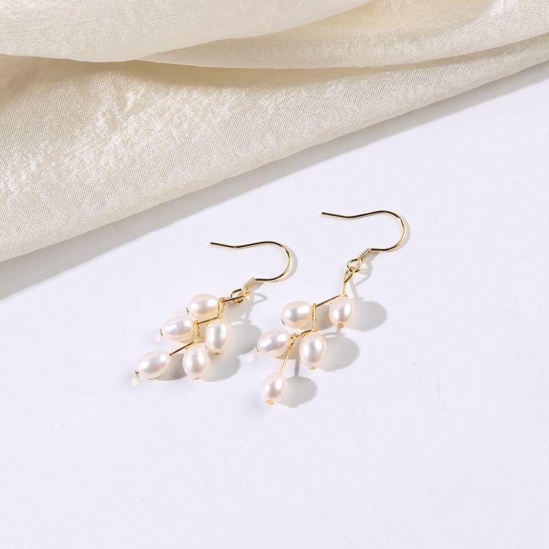 Bông Tai MADAME HIEN PEARLS Bạc 925 Mạ Đính Ngọc Trai Tua Rua Hình Hạt Gạo BTG019