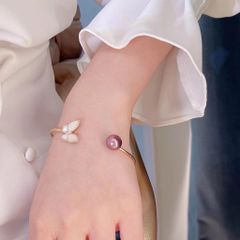 Vòng Tay MADAME HIEN PEARLS Titan 18K Còng Đính Hạt trai Nước Ngọt Tự Nhiên Hình Bướm Sang Trọng VTT011