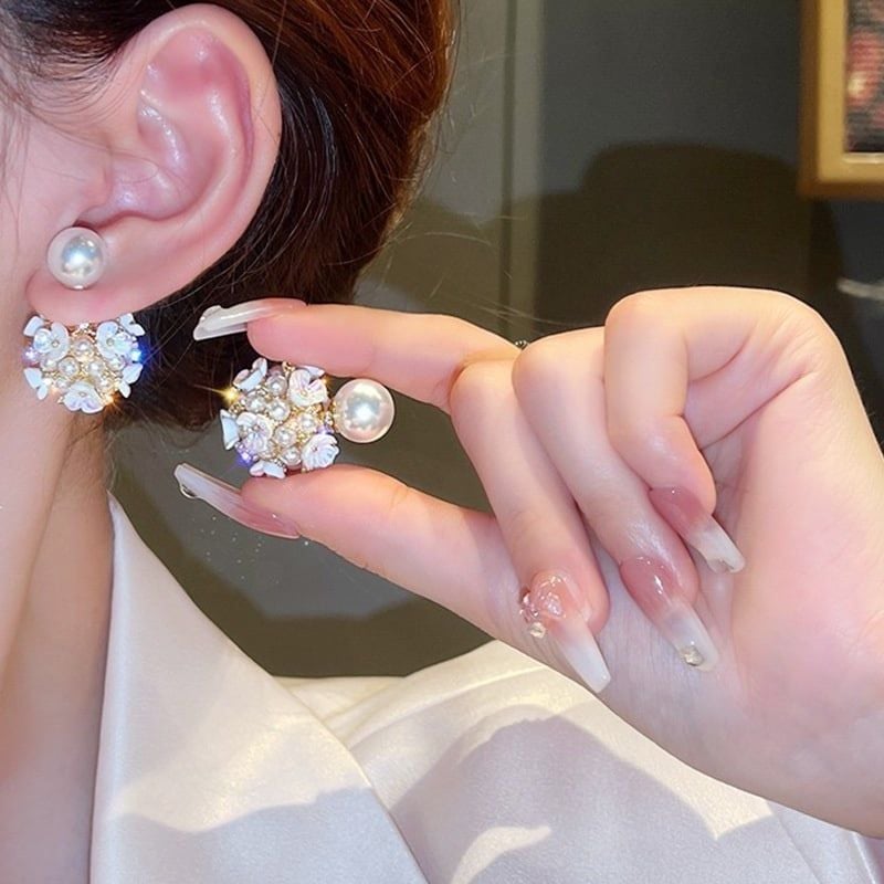 Bông Tai Hoa Cẩm Tú Cầu 3D Vỏ Sò Đính Ngọc Trai Nuôi Tự Nhiên Quý Phái 2 Kiểu Đeo Linh Hoạt MADAME HIEN PEARLS Cho Nữ BTN039