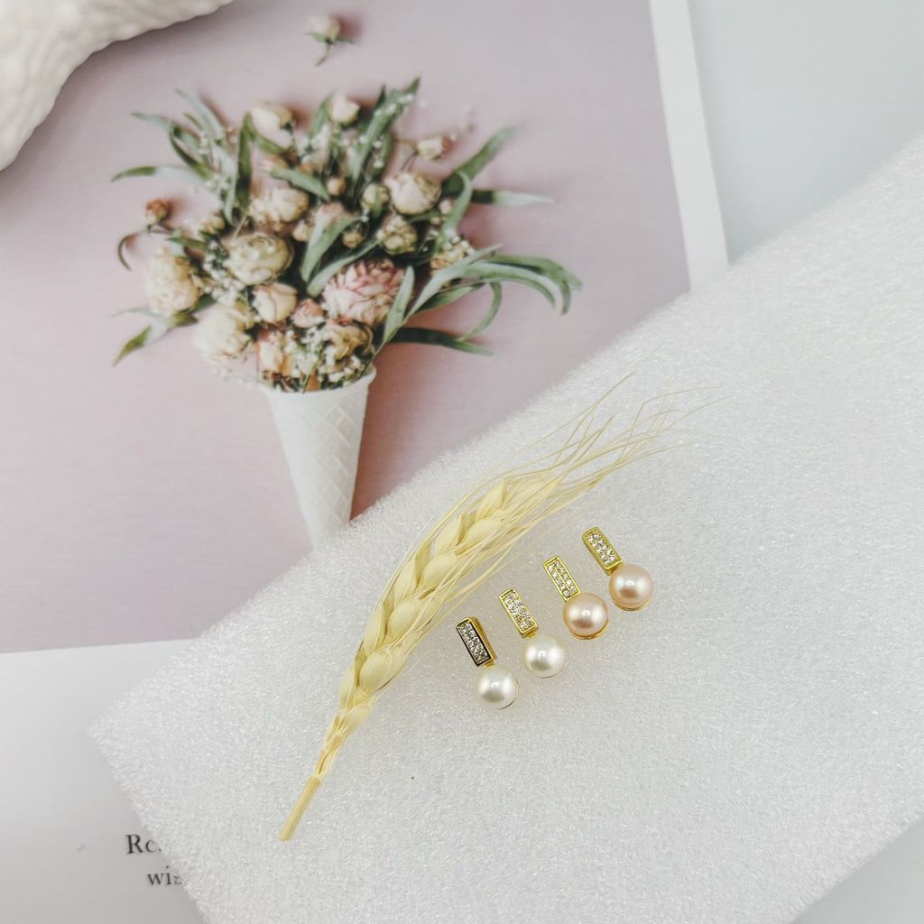 Bông Tai Ngọc Trai Tự Nhiên Mặt Thanh Đơn Giản Đính 10 Hạt Đá Quý MADAME HIEN PEARLS BTN134