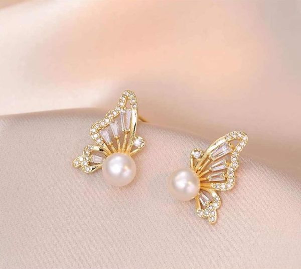 Bông Tai Ngọc Trai Tự Nhiên Mặt Khung Kim Bướm Bay MADAME HIEN PEARLS Cho Nữ BTN215