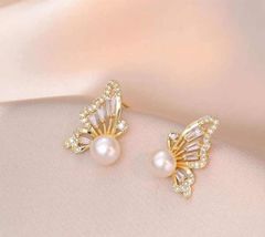 Bông Tai Ngọc Trai Tự Nhiên Mặt Khung Kim Bướm Bay MADAME HIEN PEARLS Cho Nữ BTN215