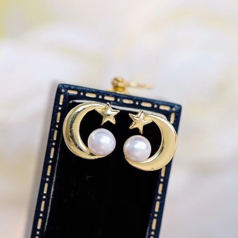 Bông Tai Ngọc Trai Tự Nhiên Kiểu Trăng Khuyết MADAME HIEN PEARLS Cho Nữ BTN029