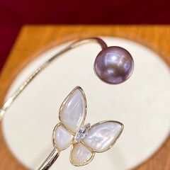 Vòng Tay MADAME HIEN PEARLS Titan 18K Còng Đính Hạt trai Nước Ngọt Tự Nhiên Hình Bướm Sang Trọng VTT011