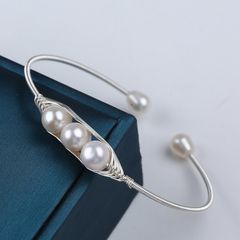 Vòng Tay Còng Cứng Bạc Quấn 3 Hạt Ngọc Trai Tự Nhiên Kiểu Dáng Mạnh Mẽ MADAME HIEN PEARLS VTT063B