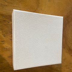 Hộp quà tặng hộp trang sức màu trắng ánh xà cừ PKG008