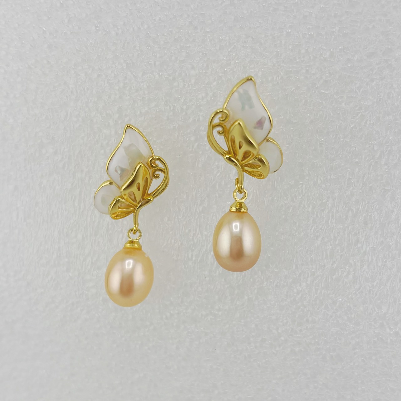 Bông tay Kim Bạc S925 Đính Ngọc Trai Tự Nhiên Cánh Bướm Xà Cừ MADAME HIEN PEARLS BTG037