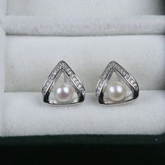 Bông Tai Ngọc Trai MADAME HIEN PEARLS Hình Học Tam Giác Đính Đá sang trọng BTN003