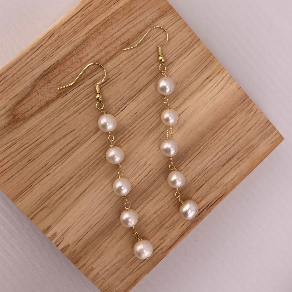 Hoa Tai Dáng Dài Đính 5 Hạt Trai Phối Tua Rua MADAME HIEN PEARLS Thời Trang BTT001