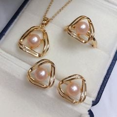 Bộ Set Nữ Trang Vòng cổ, Nhẫn Và Bông Tai Mạ Vàng Đính Ngọc Trai Nuôi Tự Nhiên cao cấp Bộ trang sức vòng đôi tam giác đơn giản sang trọng SP213
