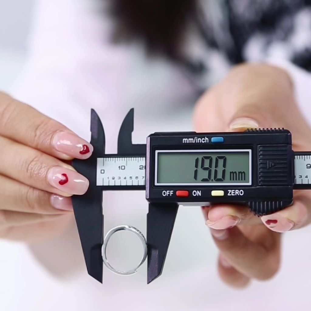 Thước Kẹp Điện Tử Đo Đường Kính Sợi Nhựa Carbon Syntek 150mm Chammart - Màu Đen