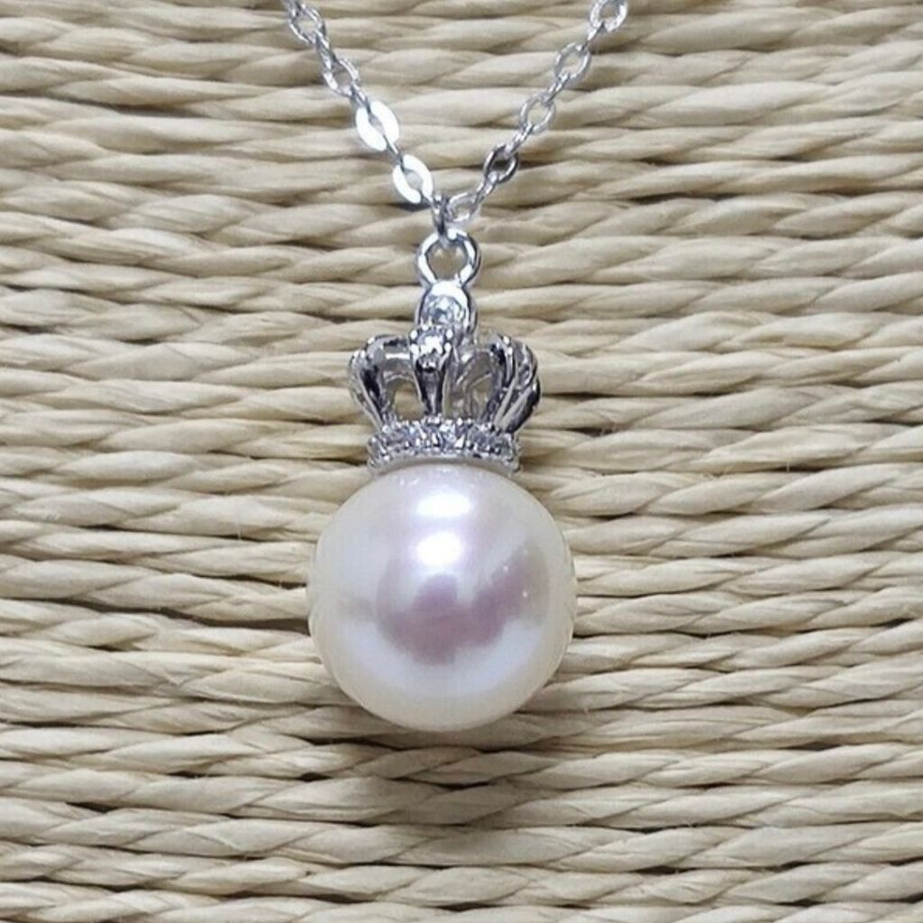 Dây Chuyền Mặt Ngọc Trai Tự Nhiên Hạt Trắng Tròn 10-11mm Mặt Vương Miện Sang Trọng MADAME HIEN PEARLS MT032